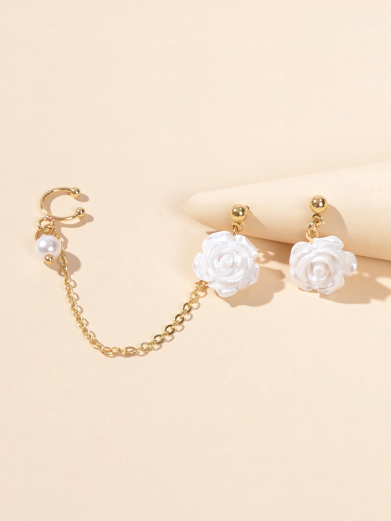 Asymmetric Gold Chain White Flower Stud Earrings Ear Cuff Cartilage