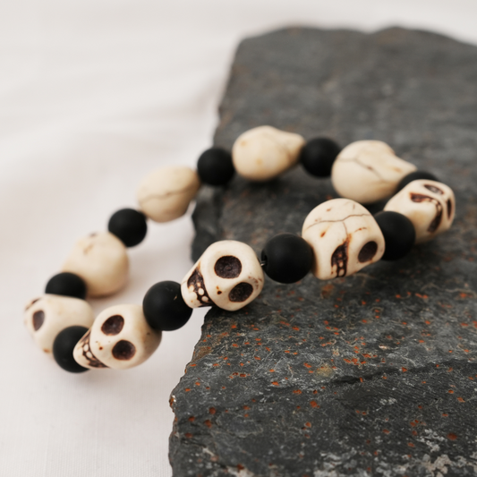 Handmade Bracelet Howlite Skull Bead Stretch Bracelet for Halloween